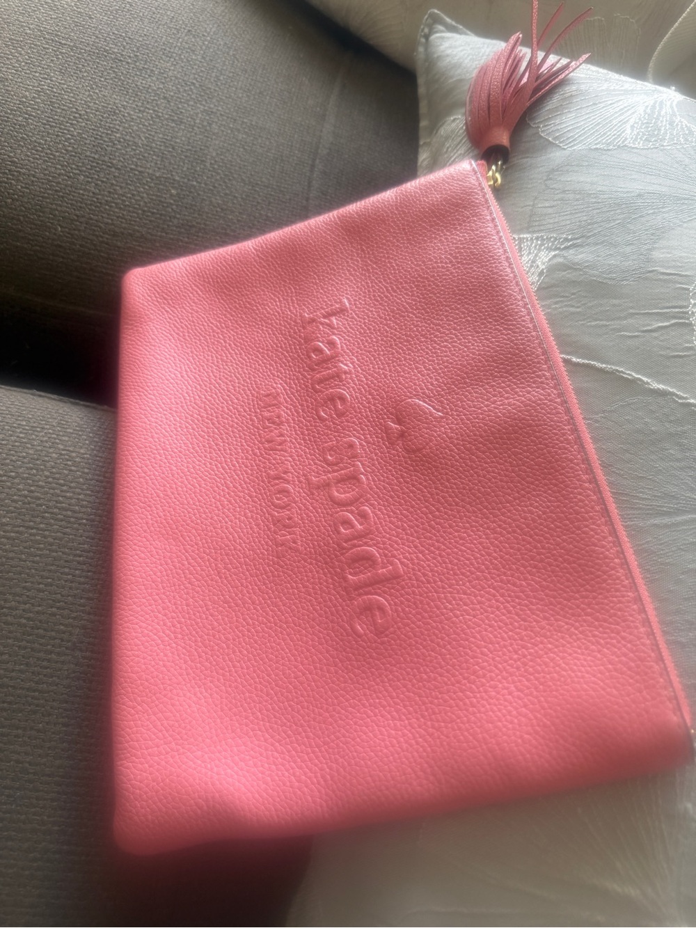 NWOT  Kate Spade Gia Larchmont Avenue Logo Leather Clutch Pouch Crlna Corl Coral